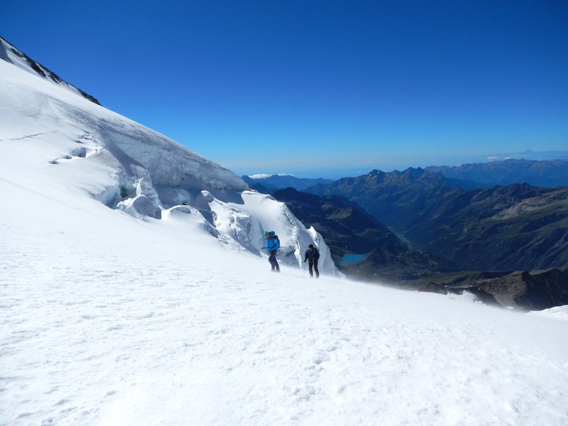 alpinisti verso il colle del lys