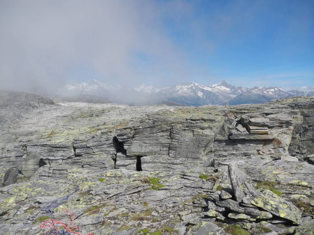 Dalla cima le montagne della svizzera - Torre Vitali