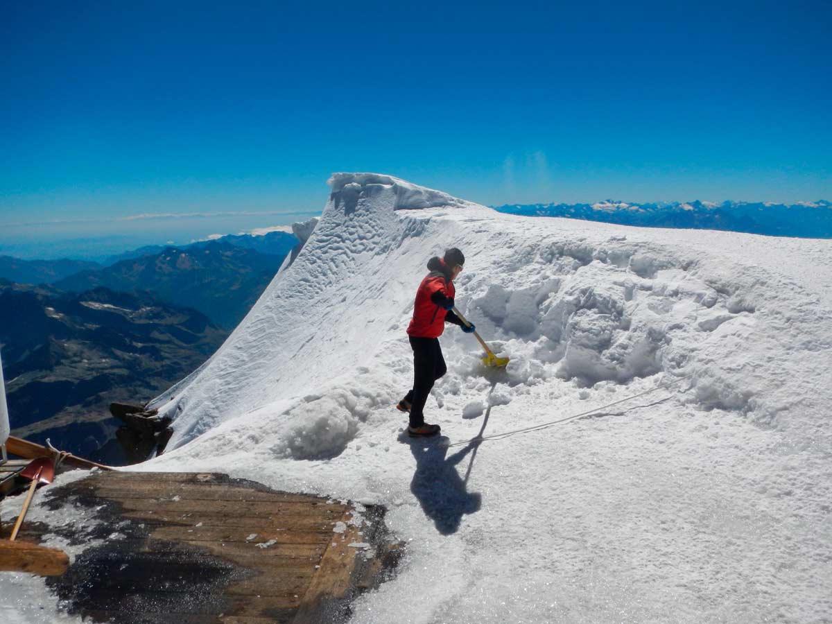 Neve per produrre acqua alla capanna Margherita